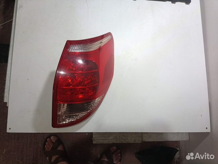 Фонарь задний правый Toyota RAV4, III