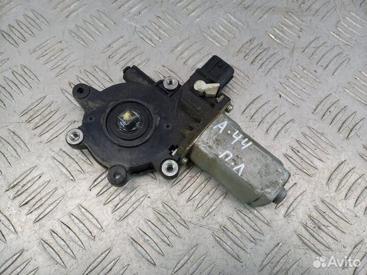 Моторчик стеклоподъемника передний левый