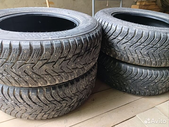 Nokian Tyres Hakkapeliitta 8 SUV 215/65 R16 102T