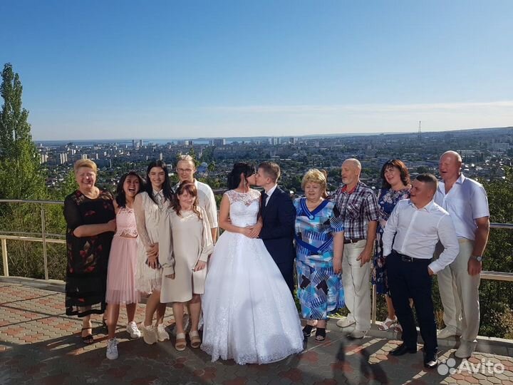 Диджей с оборудованием