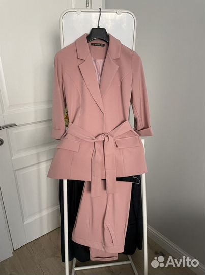 Костюм женский