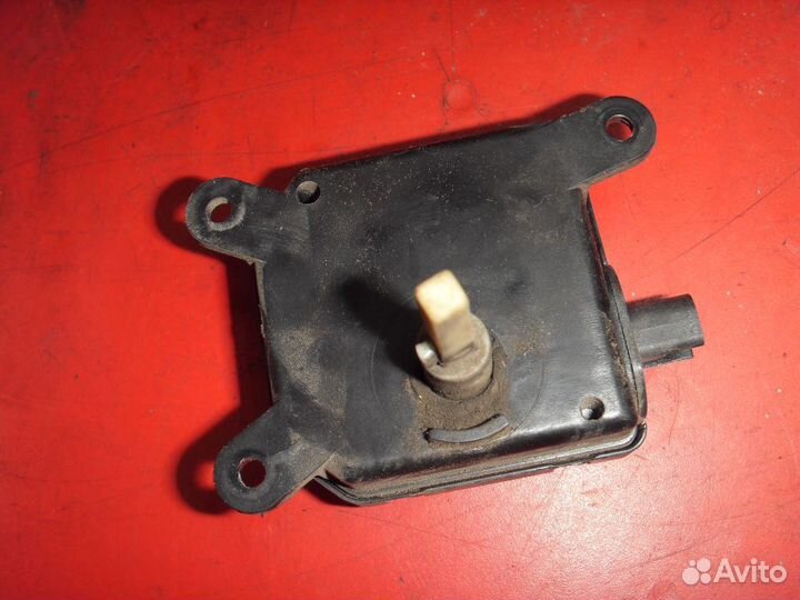 Моторчик заслонки отопителя 93196654 Opel Astra H