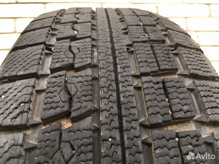 Toyo Winter Tranpath MK4a 215/60 R17 96Q