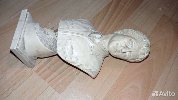 Бюст Высоцкого