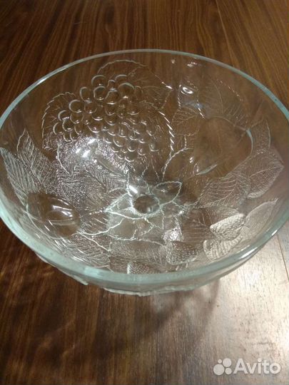 Ваза для фруктов на ножке