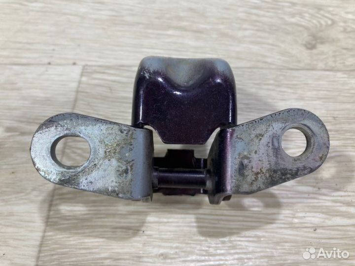 Петля двери передняя левая Hyundai Elantra Hd