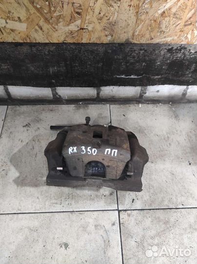 Суппорт тормозной передний правый Lexus RX 350