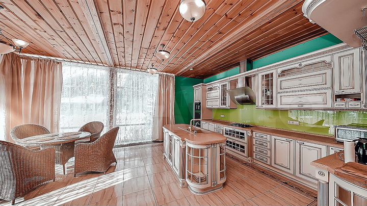 Коттедж 361 м² на участке 32 сот.