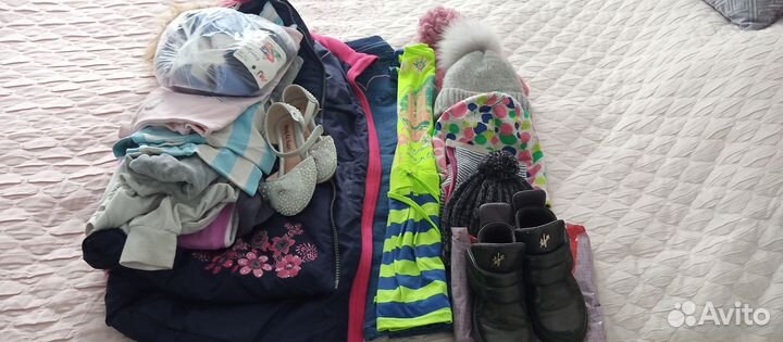 Отдам даром 2 большие пакета на девочку 6-7лет