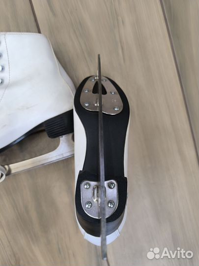 Коньки фигурные 38 размер