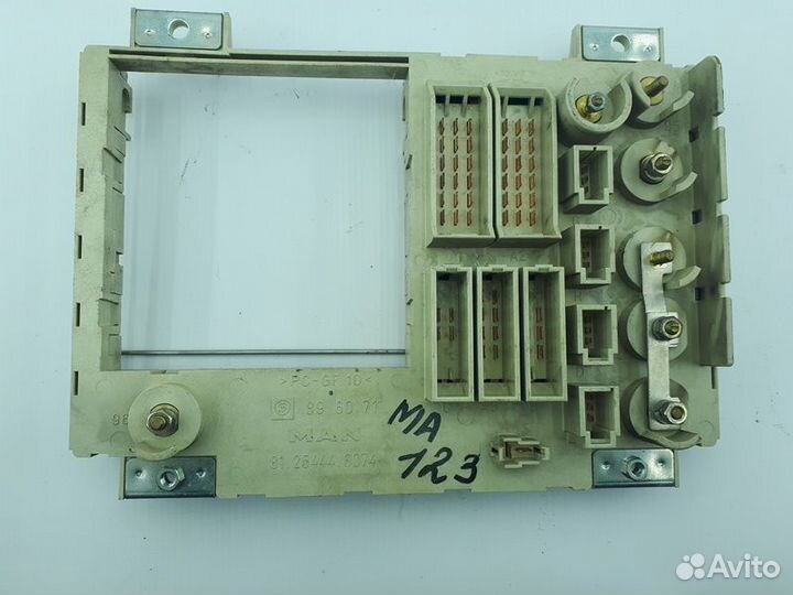 Блок предохранителей MAN TGA 18.480 (01.00)
