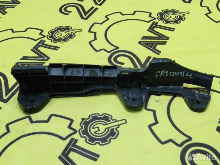 Крепление бампера переднее левое Lexus Gs350