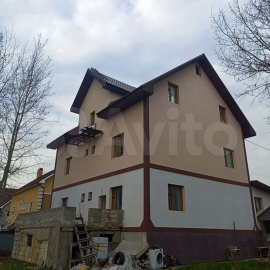 Коттедж 285 м² на участке 20 сот.