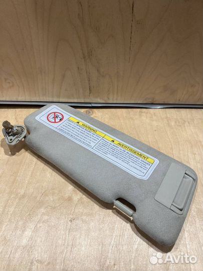 Козырек левый