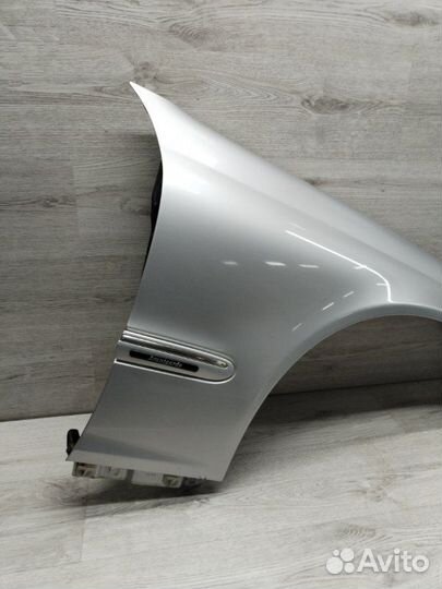 Крыло переднее правое Mercedes C-Class W203 OM646
