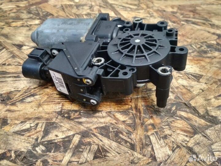 Мотор стеклоподъемника задний правый Audi A6 C5