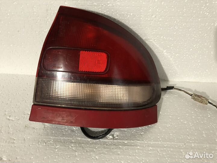 Фонарь задний правый Mazda 626