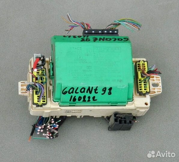 Блок предохранителей и комфорта Galant 8 4G64