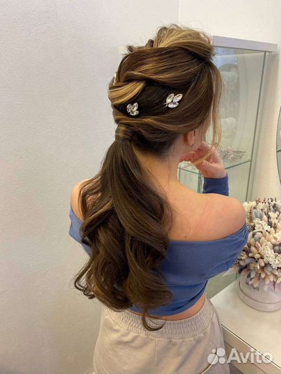 Парикмахер в салоне