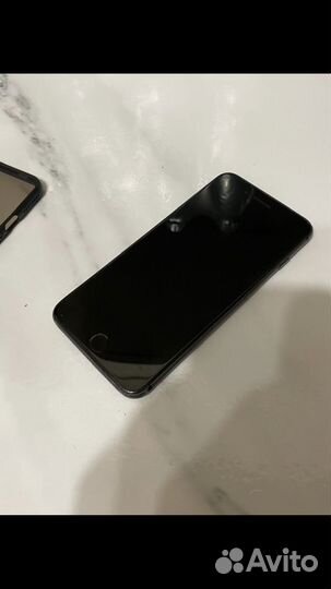 iPhone 8, 64 ГБ