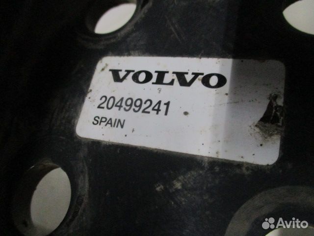 Кронштейн переднего бампера Volvo 20499241