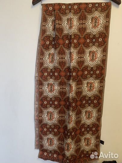 Льняной палантин Christian Lacroix