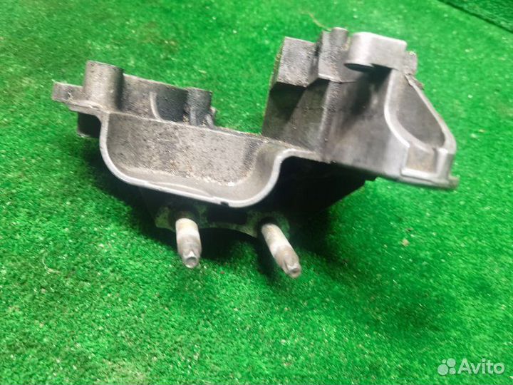 Кронштейн опоры двигателя Volvo S40 II 1.6 2006
