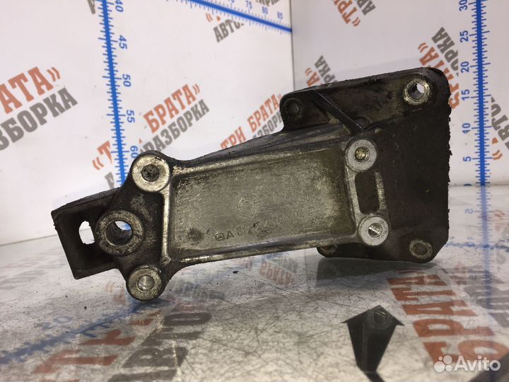 Мерседес Спринтер Кронштейн двигателя левый Лев