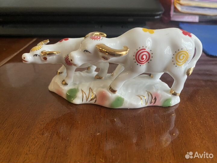 Статуэтка быки фарфоровая