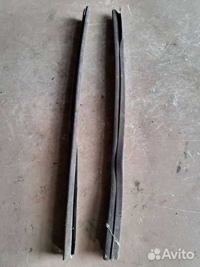 Уплотнитель стекла задний на Volkswagen Touareg