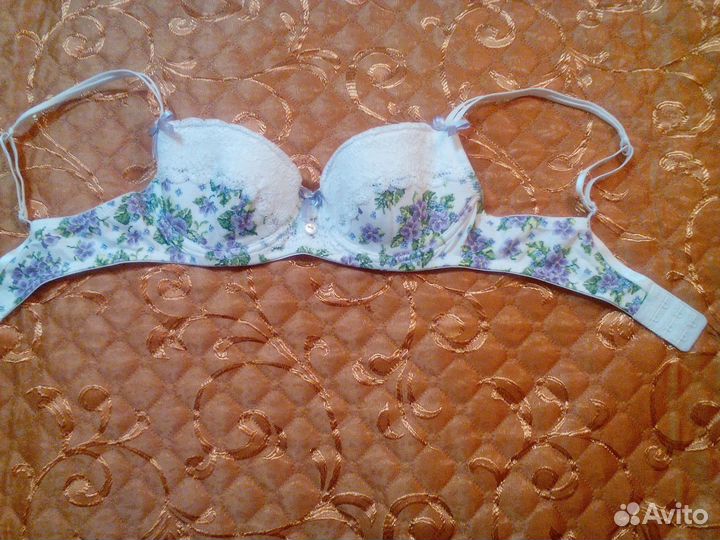 Бюстгалтеры новые