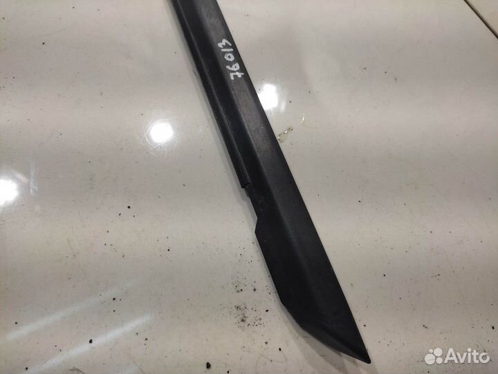 Уплотнитель стекла (передний, левый, внешний)