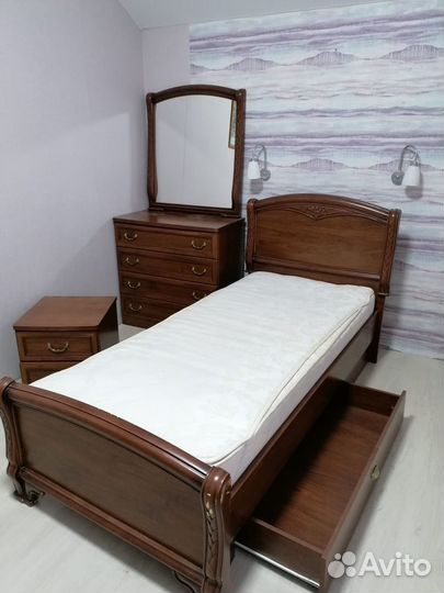 Спальный гарнитур