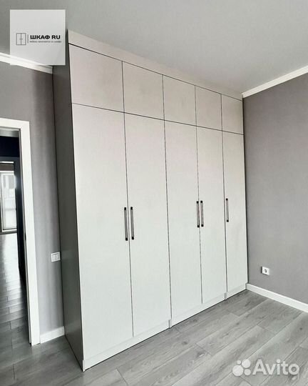 Распашной шкаф