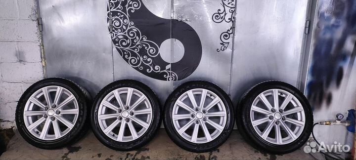 Комплект литых дисков с шиной