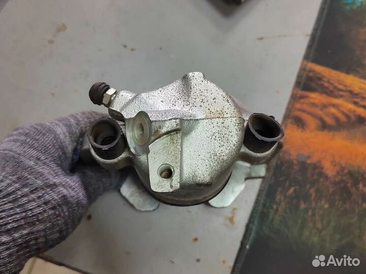 Суппорт передний левый audi 100 C4 A6 C4