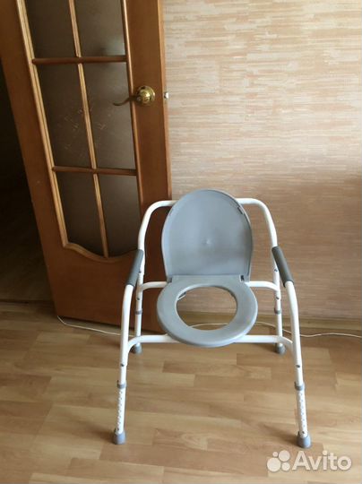 Санитарное кресло туалет