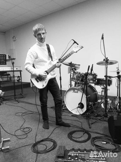 Преподаватель по гитаре (бас, электро, классика)