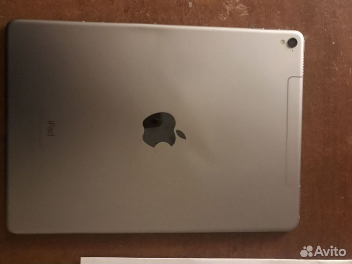 Apple iPad pro 9.7 inch celluar (sim)