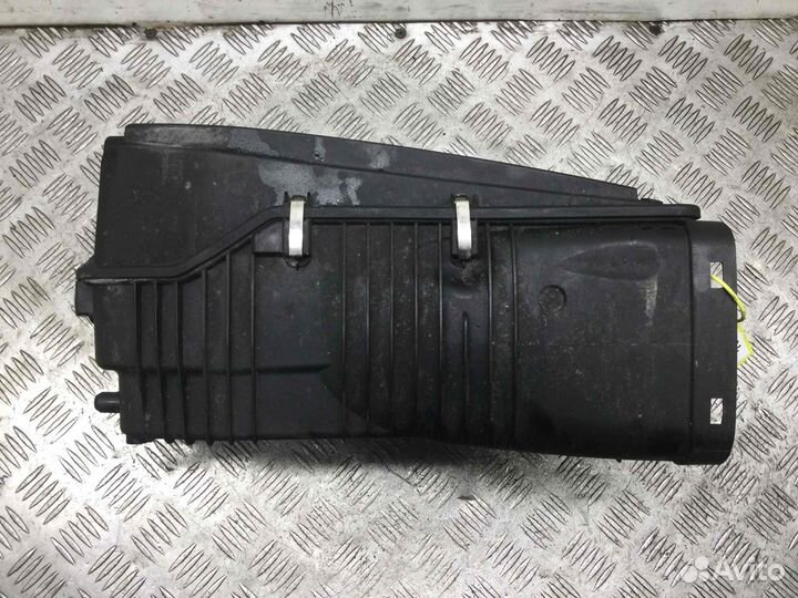 Корпус воздушного фильтра Mercedes C-klasse a64609