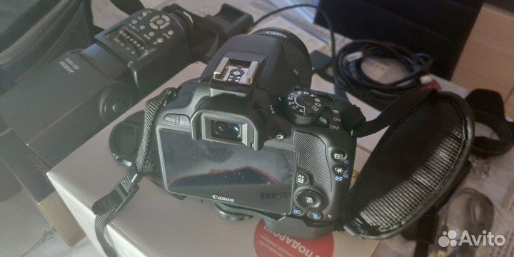 Зеркальный фотоаппарат Canon EOS 100D