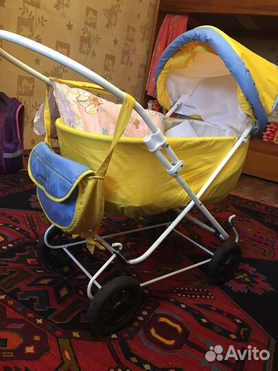 Игрушечная коляска для кукол и посуда