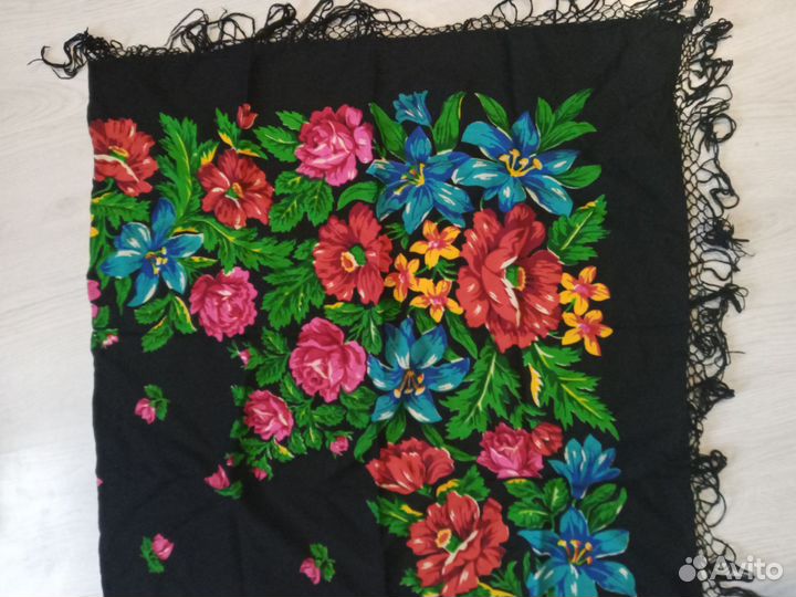 Шали большие и платки 20века