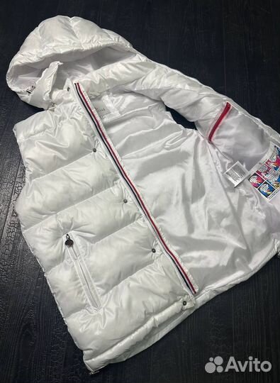 Жилетка Moncler White с капюшоном