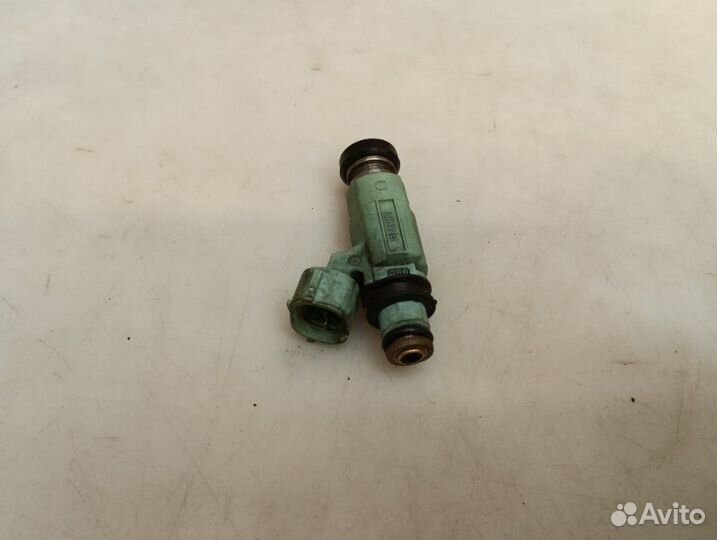 Форсунка топливная Mitsubishi Carisma DA2A 1.8