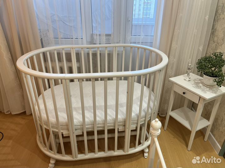 Детская кровать с маятником