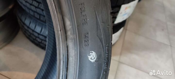 Kustone Passion P9S 285/35 R22