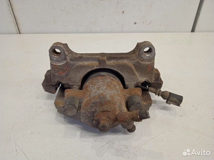 Суппорт передний левый Volkswagen Passat B6 BPY