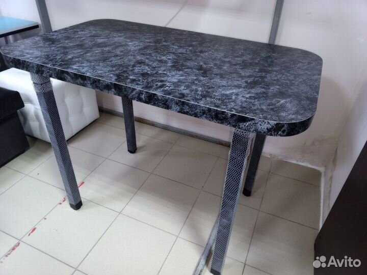 Стол обеденный