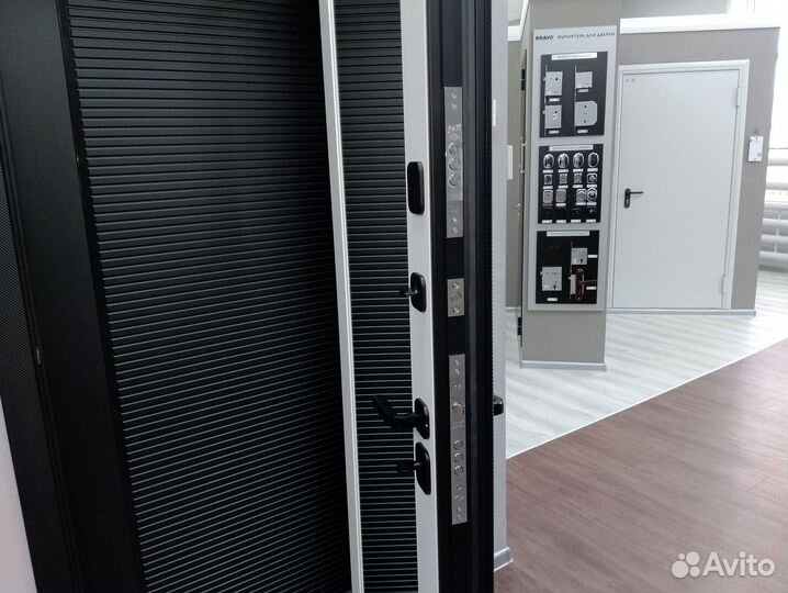 Дверь входная металлическая